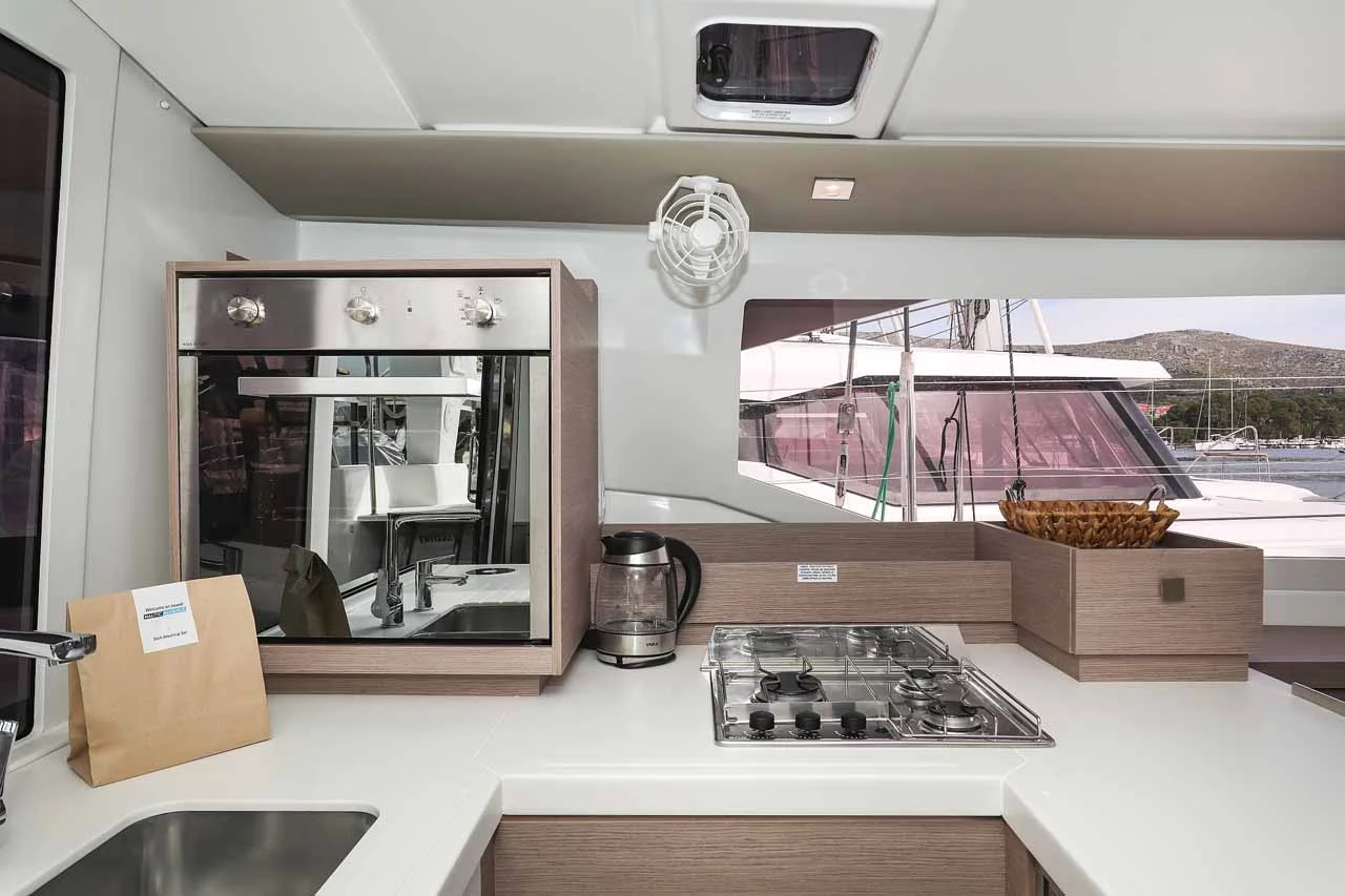 Fountaine Pajot Astrea 42 - 4 + 1 cab. (Ariel)  - 16