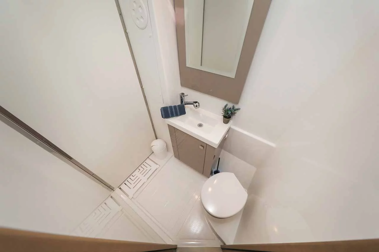 Fountaine Pajot Astrea 42 - 4 + 1 cab. (Ariel)  - 24