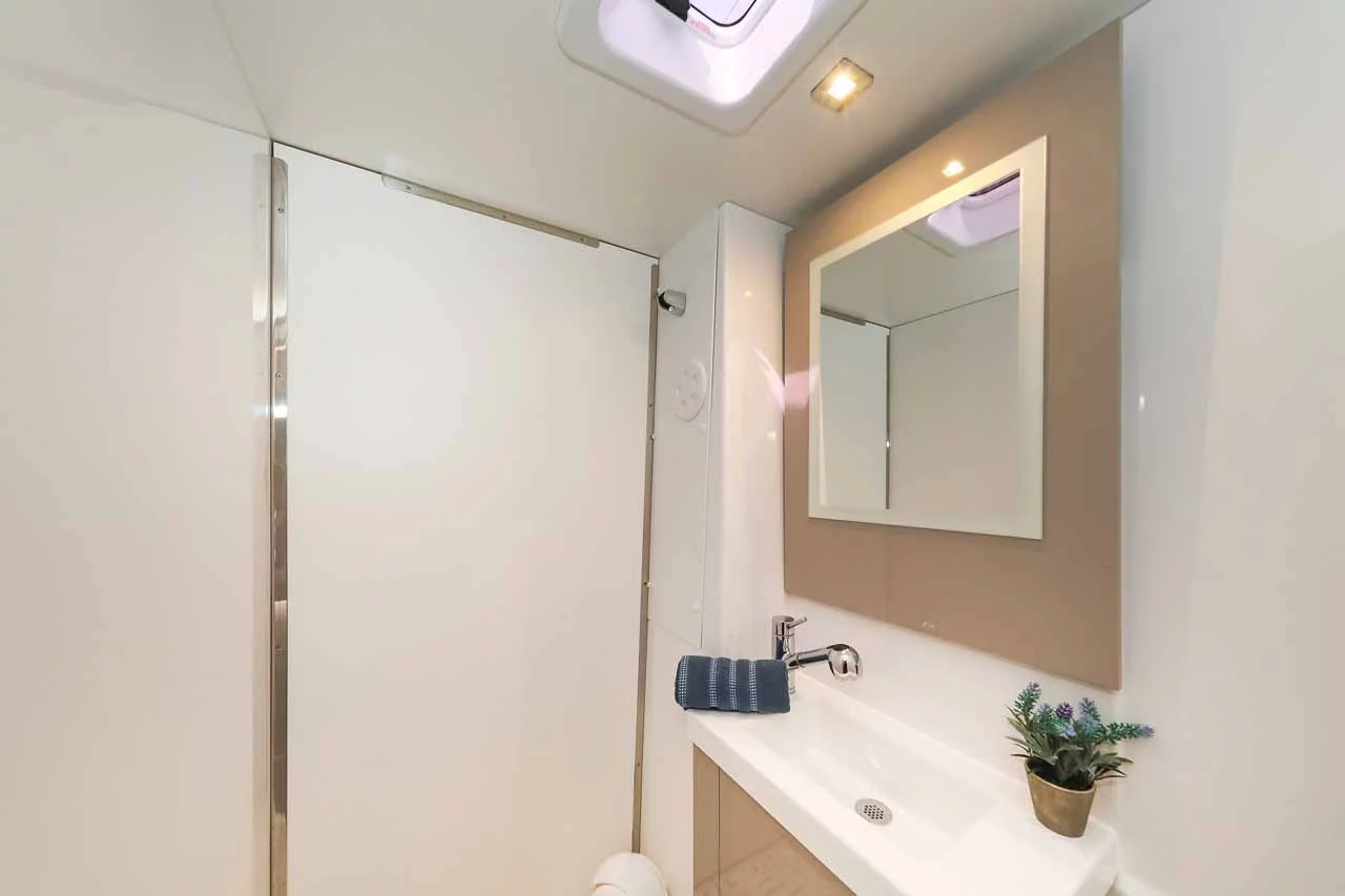 Fountaine Pajot Astrea 42 - 4 + 1 cab. (Ariel)  - 25