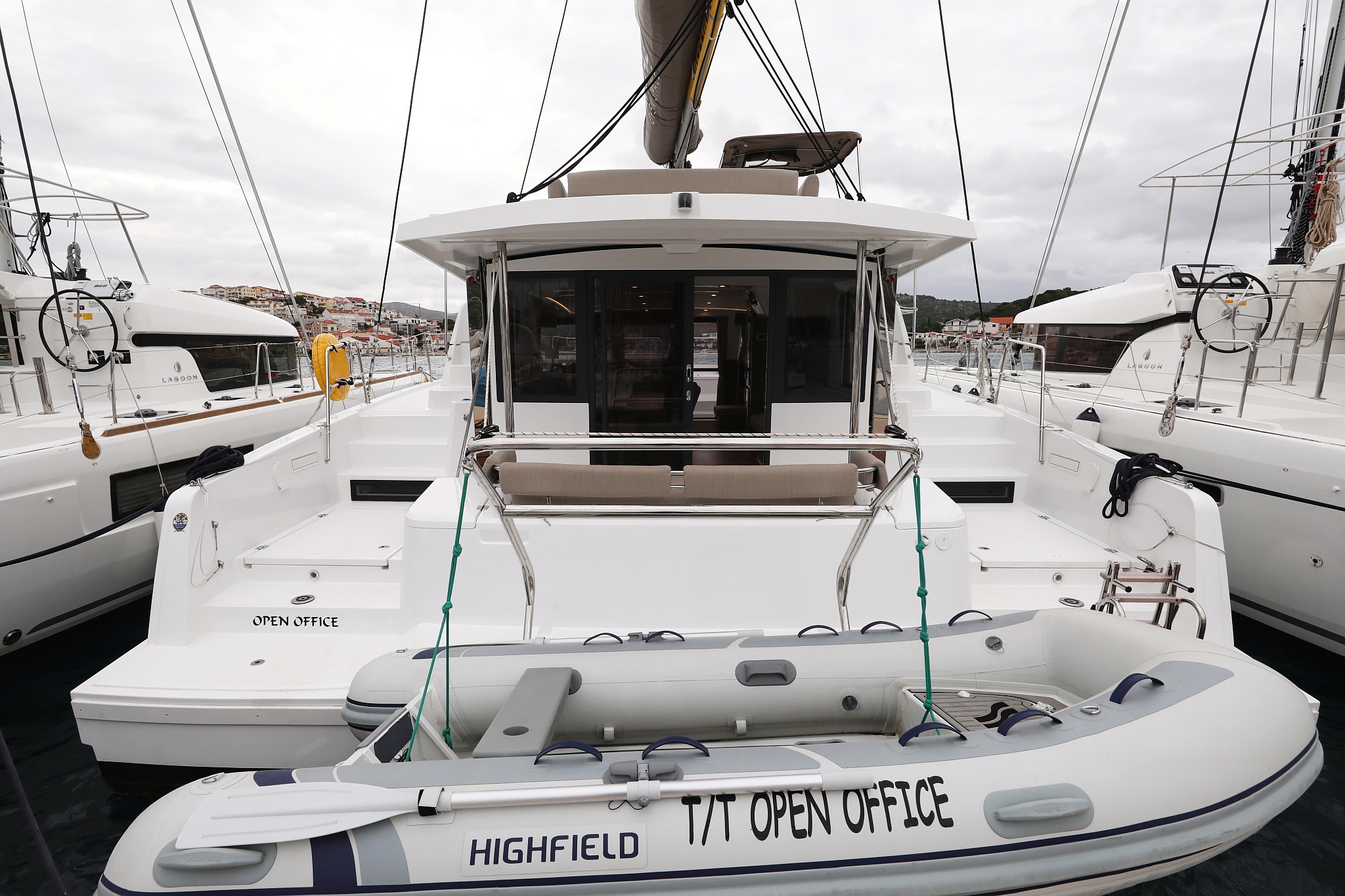 Photo #1 - Bali 4.2 - 4 + 1 cab. (Open Office) in Trogir - 36994