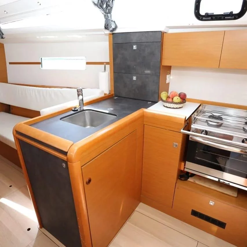 Sun Odyssey 349 (Gin Tonic)  - 7