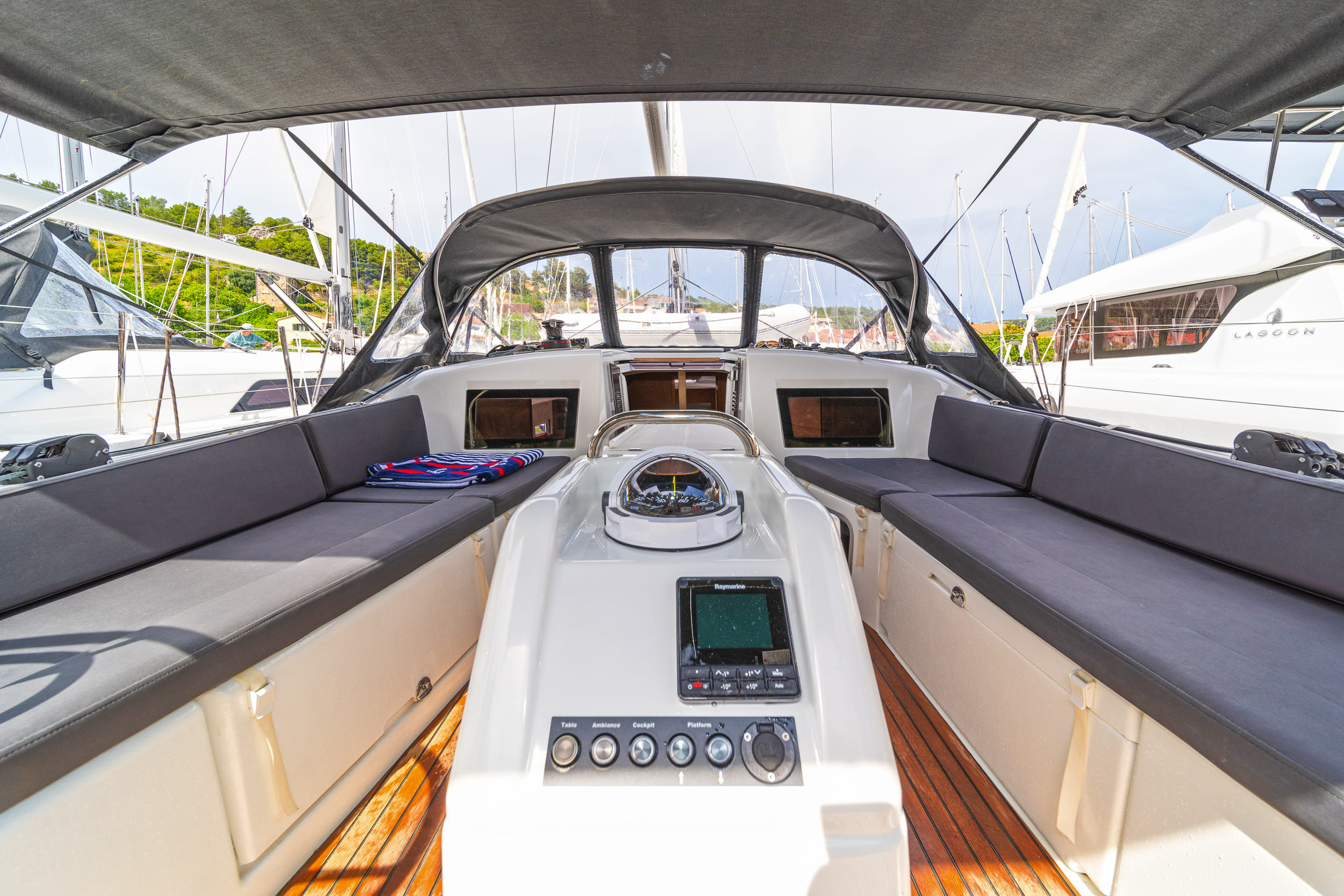 Sun Odyssey 410 - 3 cab. — photo 9