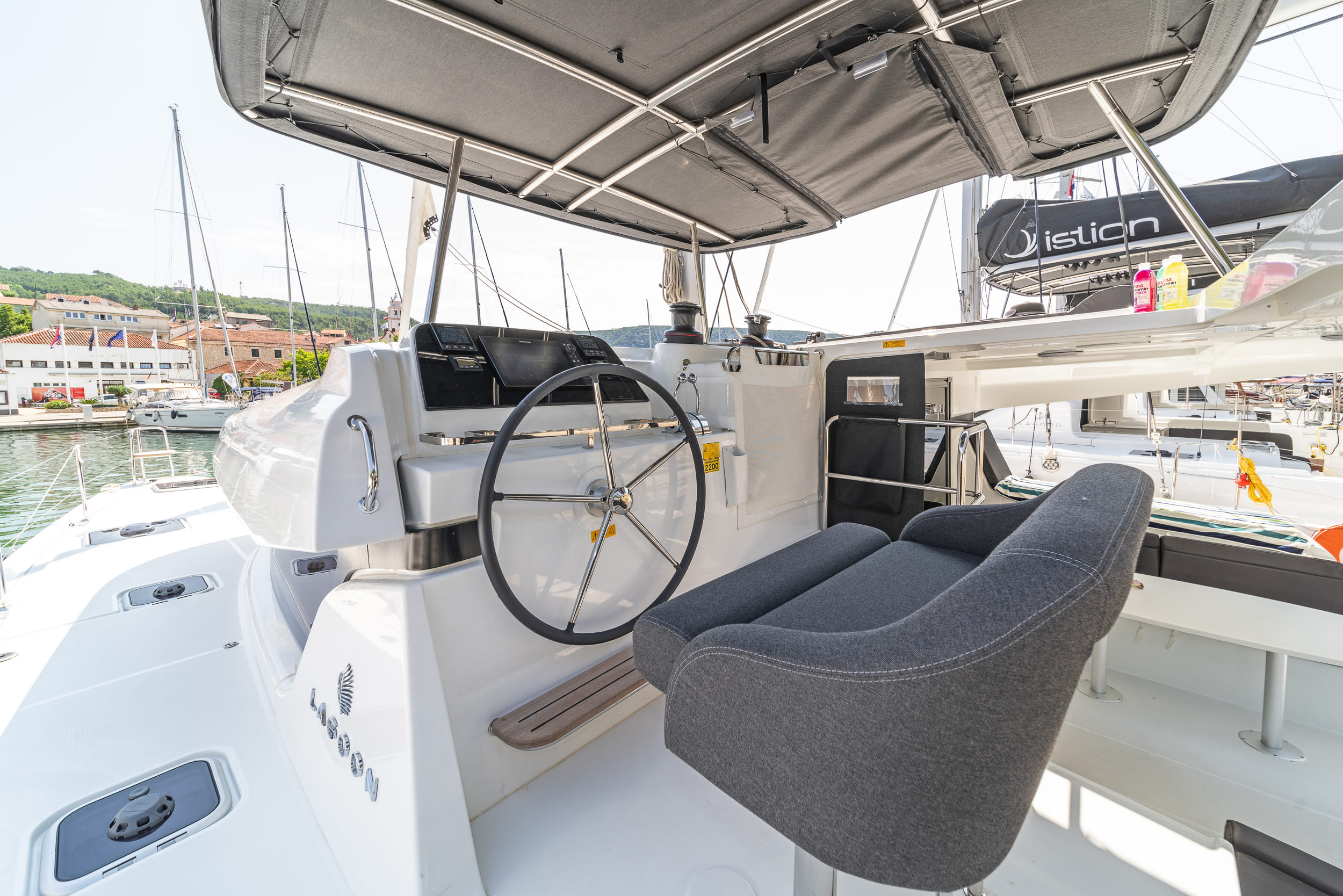 Lagoon 42 - 4 + 2 cab. — photo 11