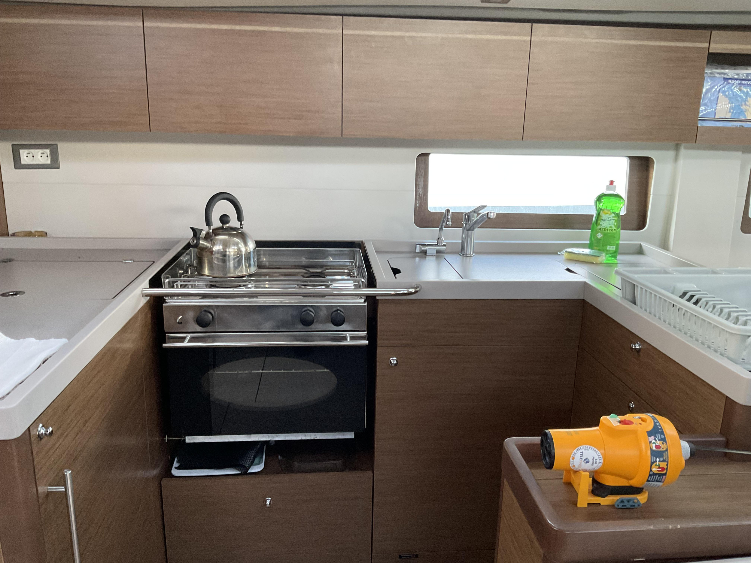 Photo #8 - Oceanis 51.1 - 5 + 1 cab. (Retsina) in Lefkada - 37200