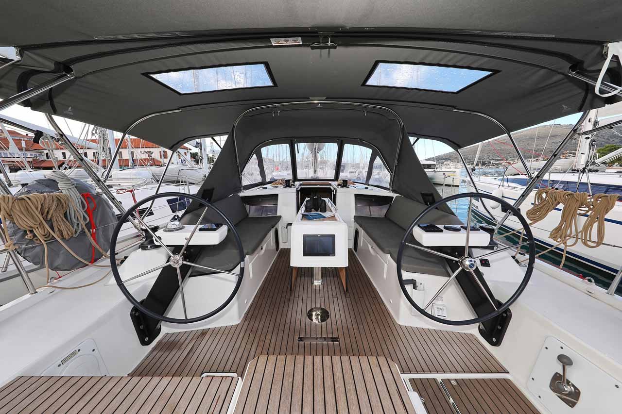 Photo #4 - Dufour 390 (Free Spirit) in Trogir - 37351