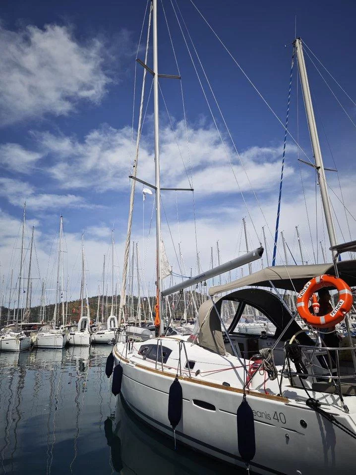 Oceanis 40 (Violet)  - 0