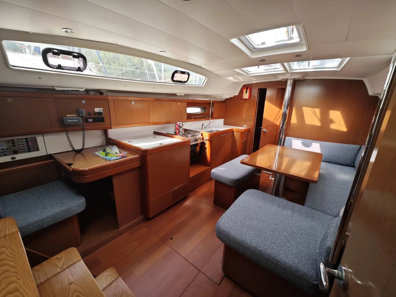 Oceanis 40 (Violet)  - 9
