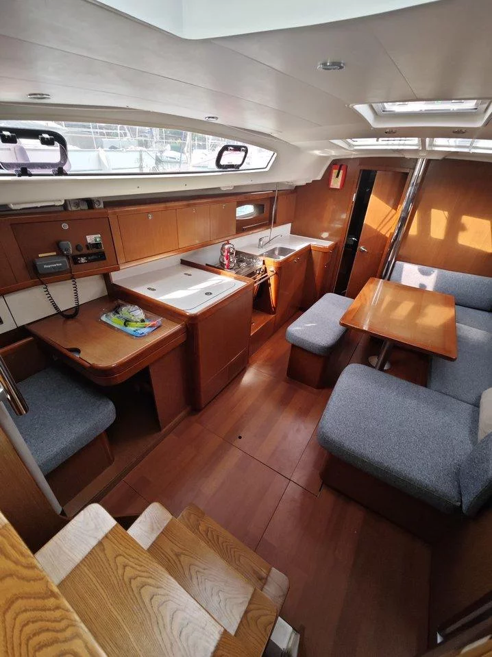 Oceanis 40 (Violet)  - 10