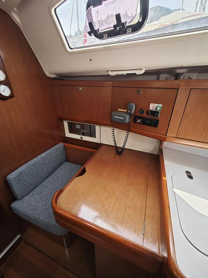 Oceanis 40 (Violet)  - 12