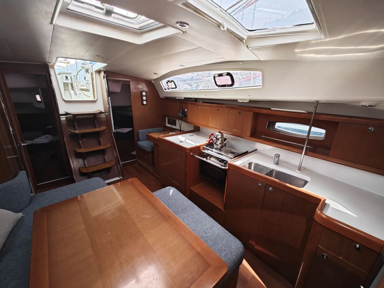 Oceanis 40 (Violet)  - 15