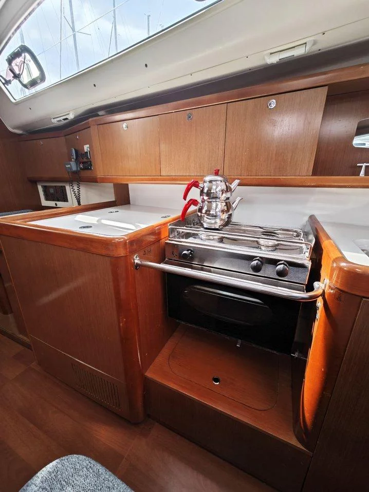 Oceanis 40 (Violet)  - 16