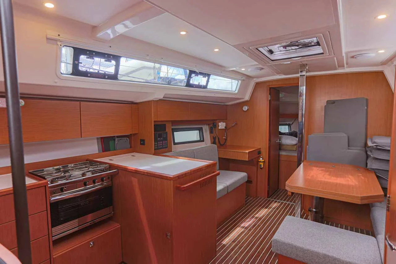 Bavaria C38 (Cloud Rider)  - 6