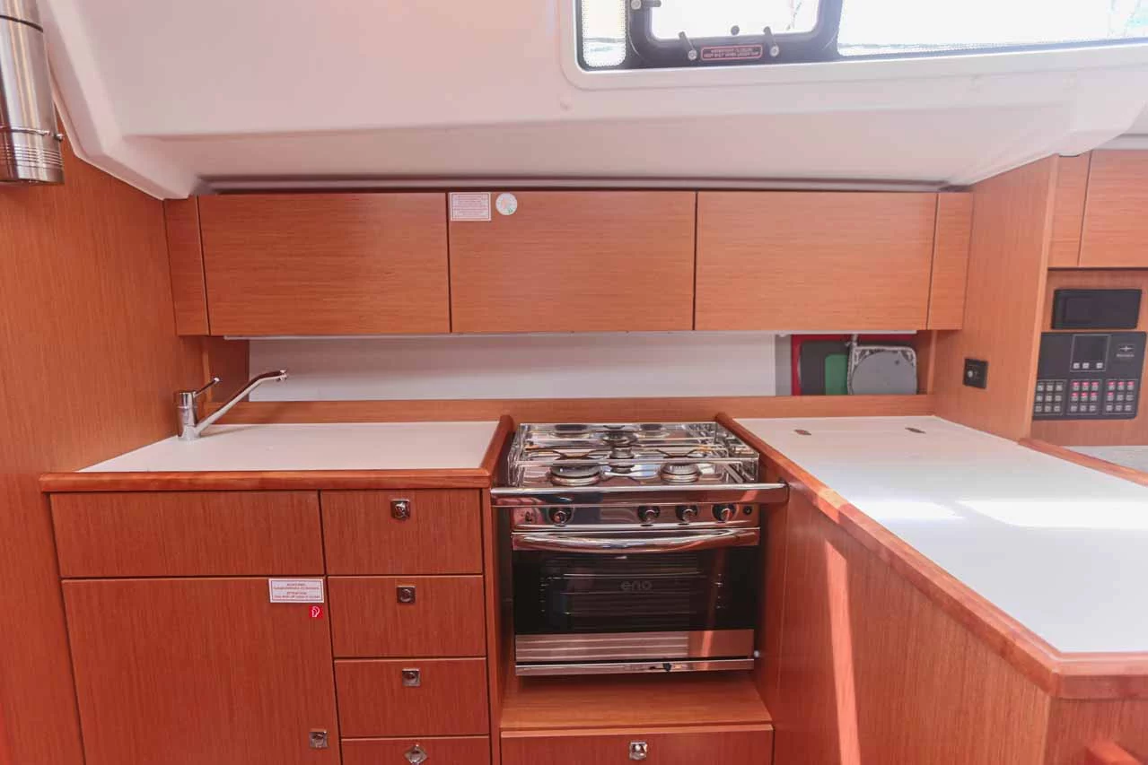 Bavaria C38 (Cloud Rider)  - 7