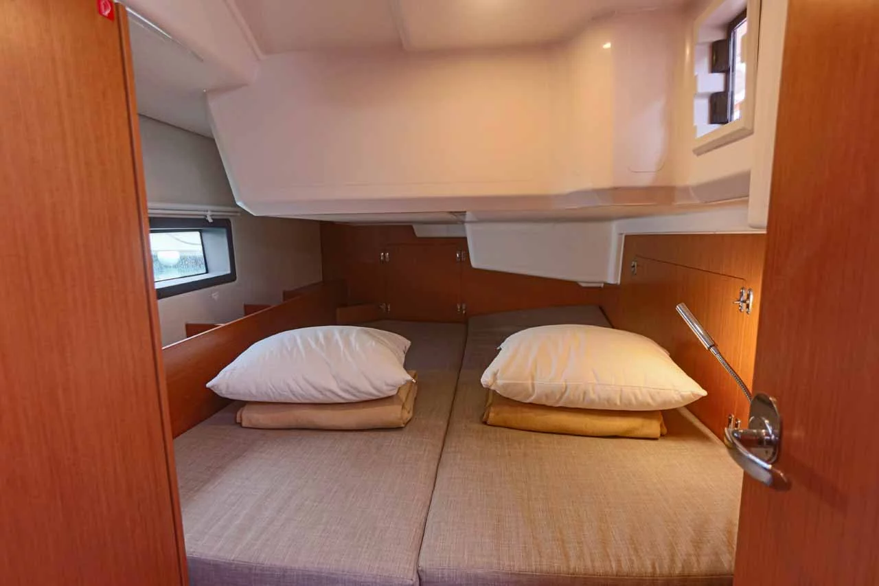 Bavaria C38 (Cloud Rider)  - 11