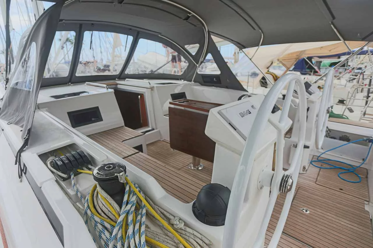 Bavaria C45 - 4 cab. (Black Velvet)  - 3