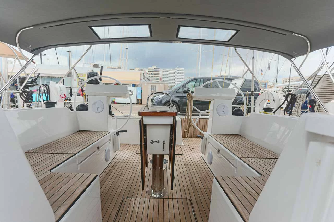 Bavaria C45 - 4 cab. (Black Velvet)  - 6