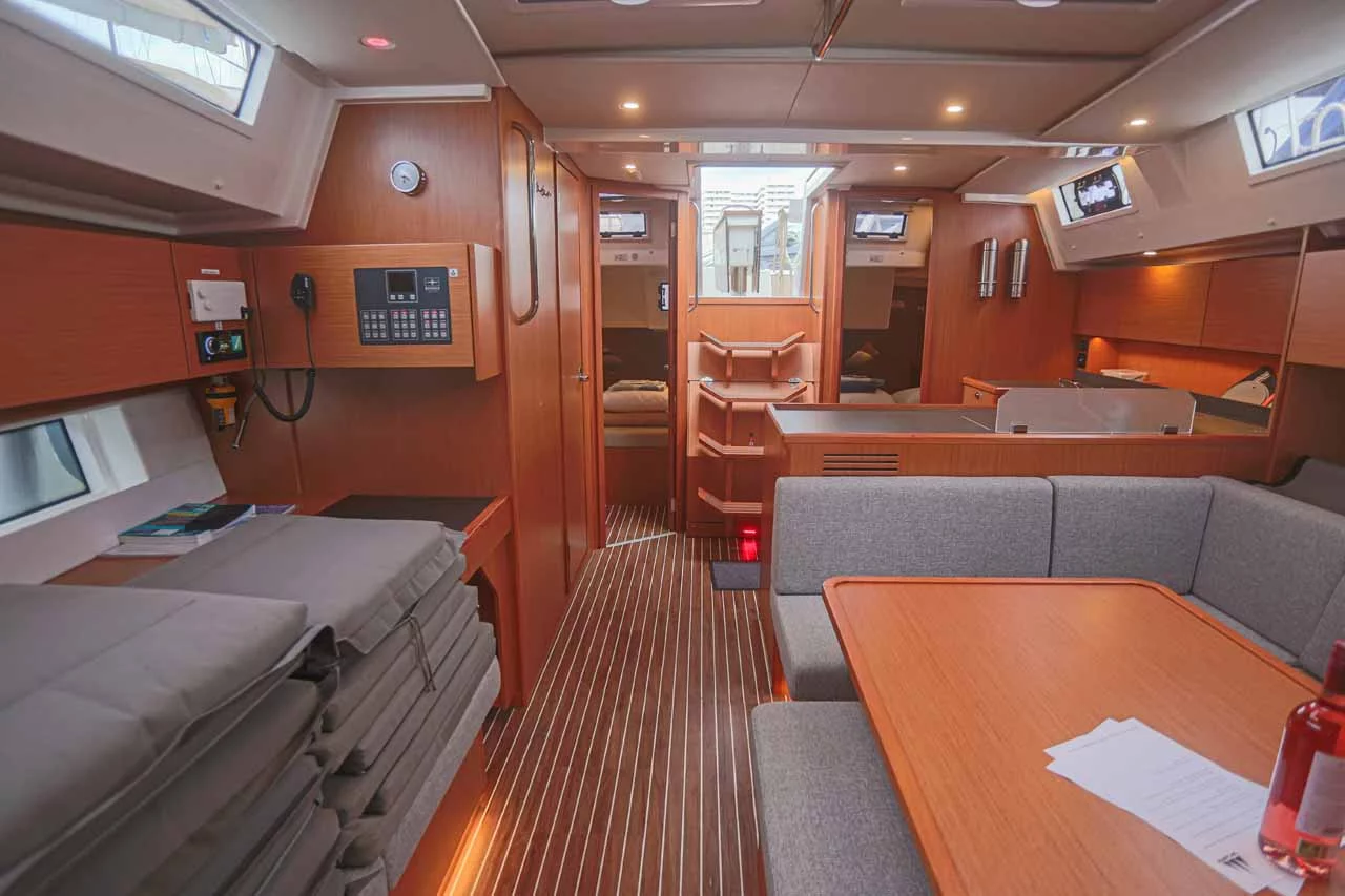Bavaria C45 - 4 cab. (Black Velvet)  - 13