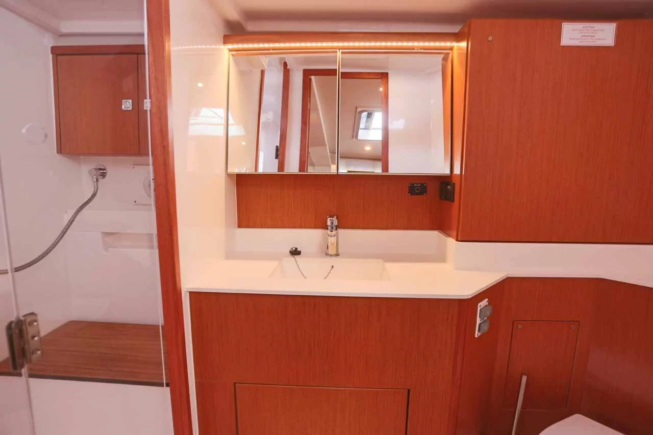 Bavaria C45 - 4 cab. (Black Velvet)  - 18