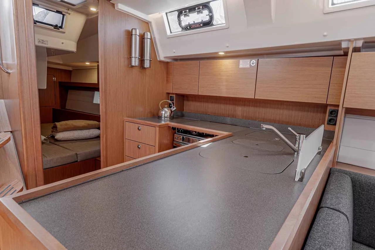 Bavaria C45 - 4 cab. (Deep Blue)  - 10