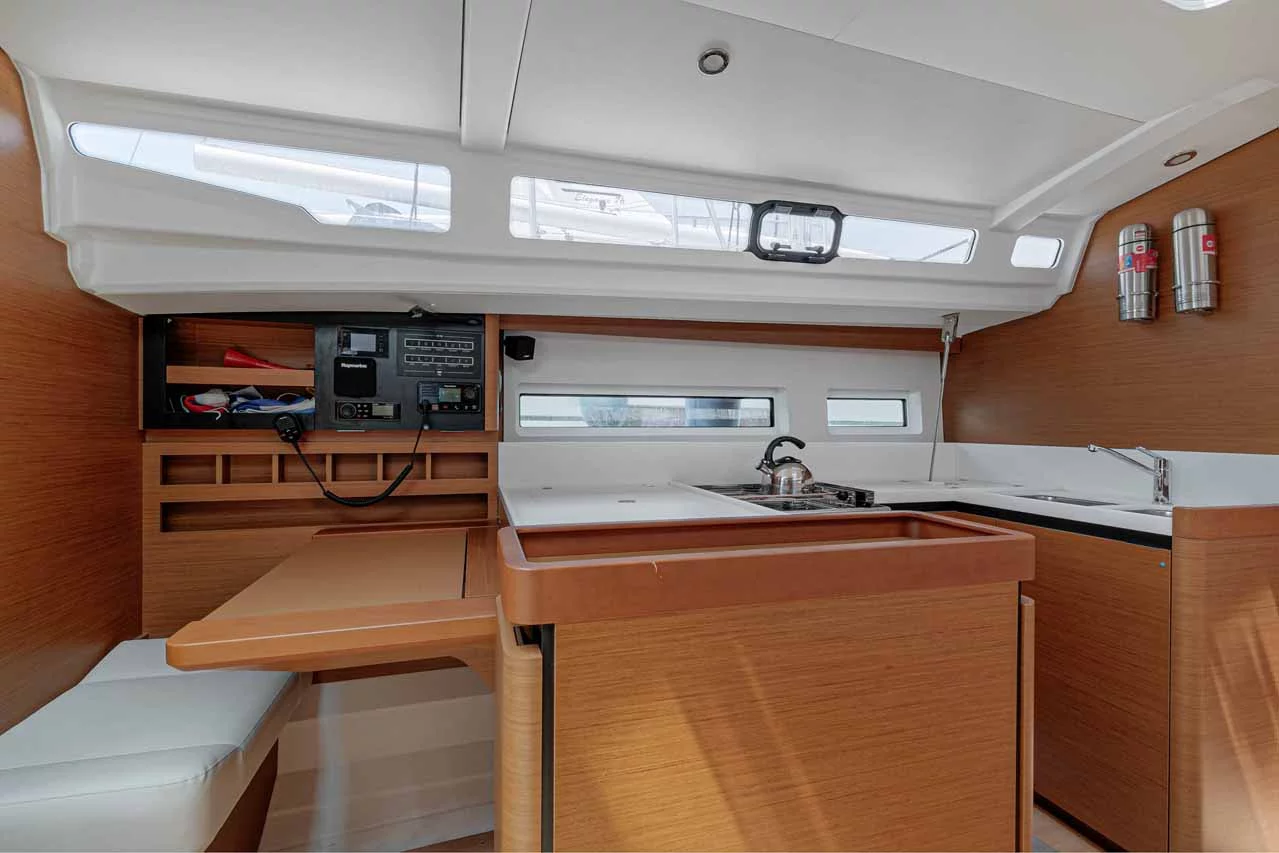 Sun Odyssey 440 (Mystic Blue)  - 9