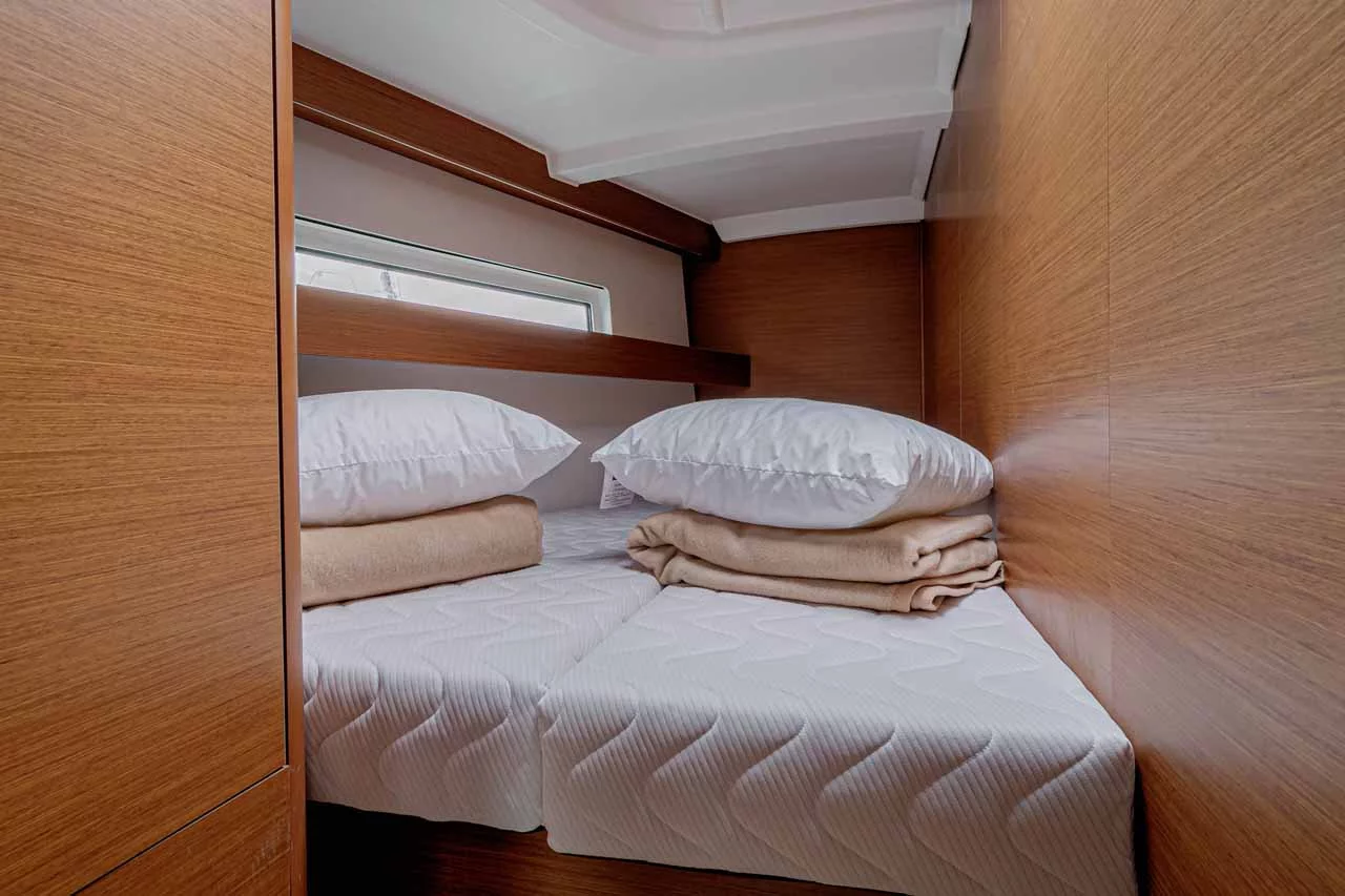 Sun Odyssey 440 (Mystic Blue)  - 12
