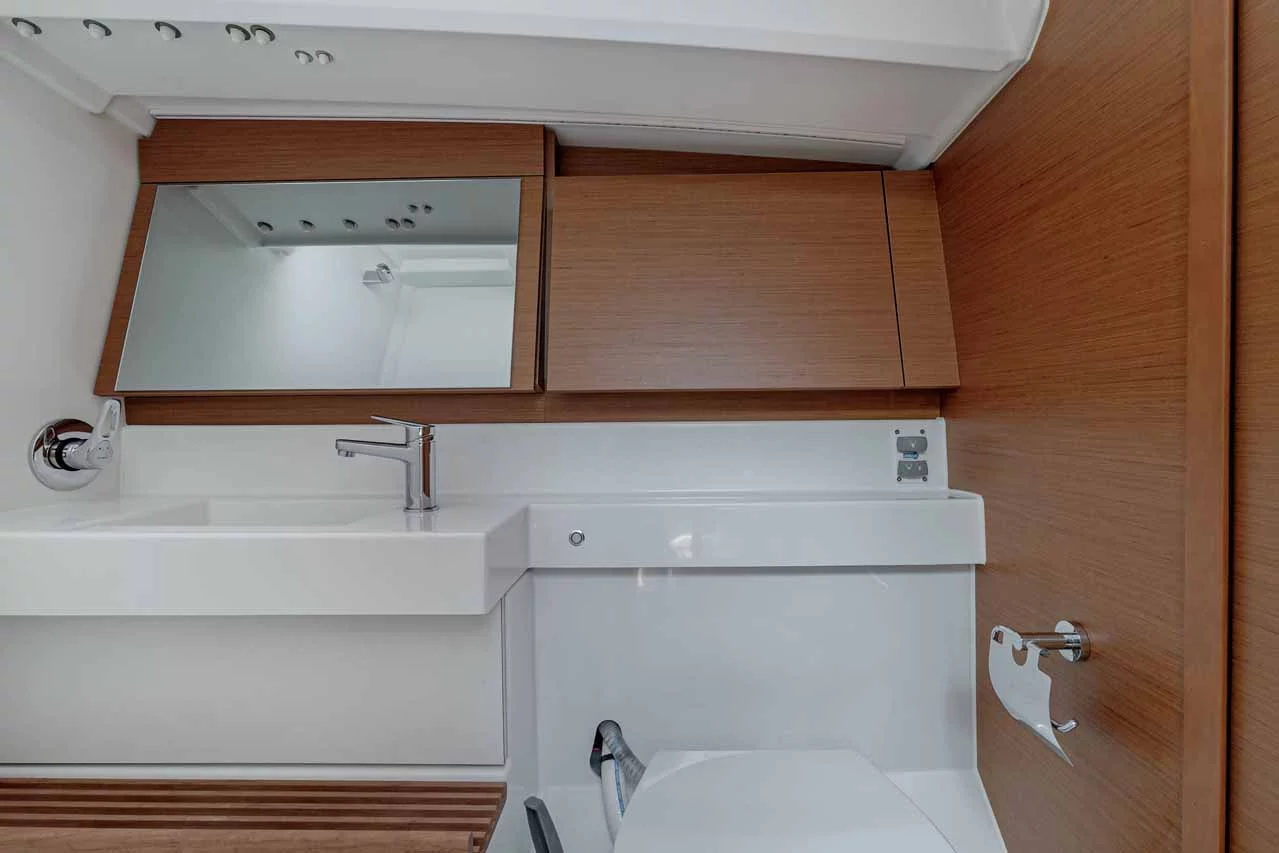 Sun Odyssey 440 (Mystic Blue)  - 17