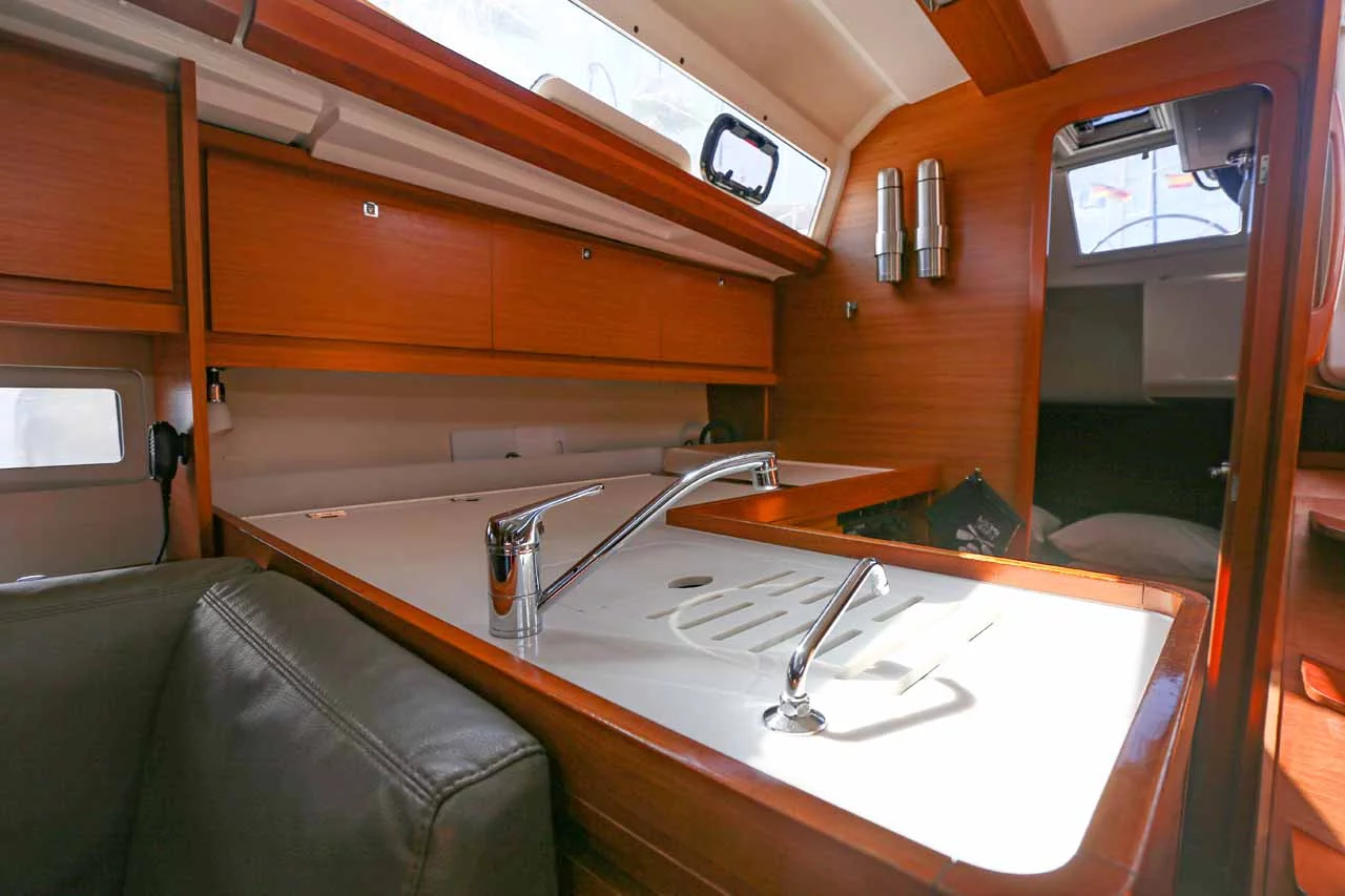 Dufour 412 (Blue Sky)  - 7