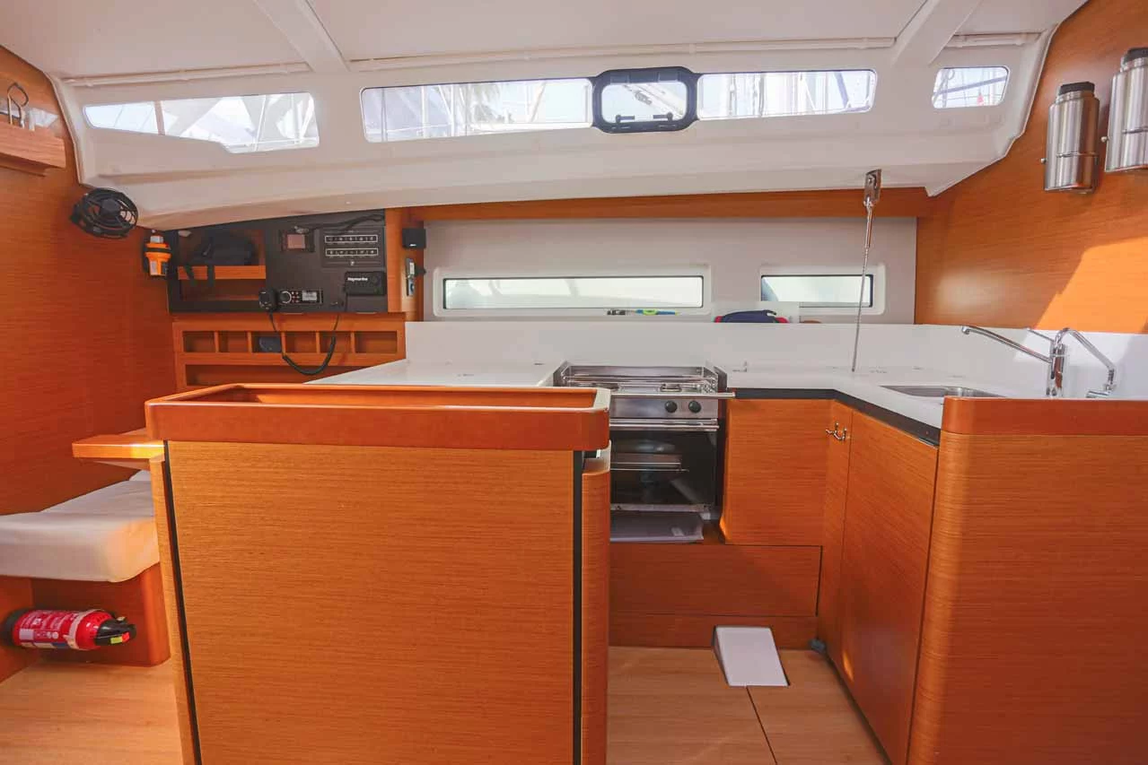 Sun Odyssey 440 (Lazy River)  - 9