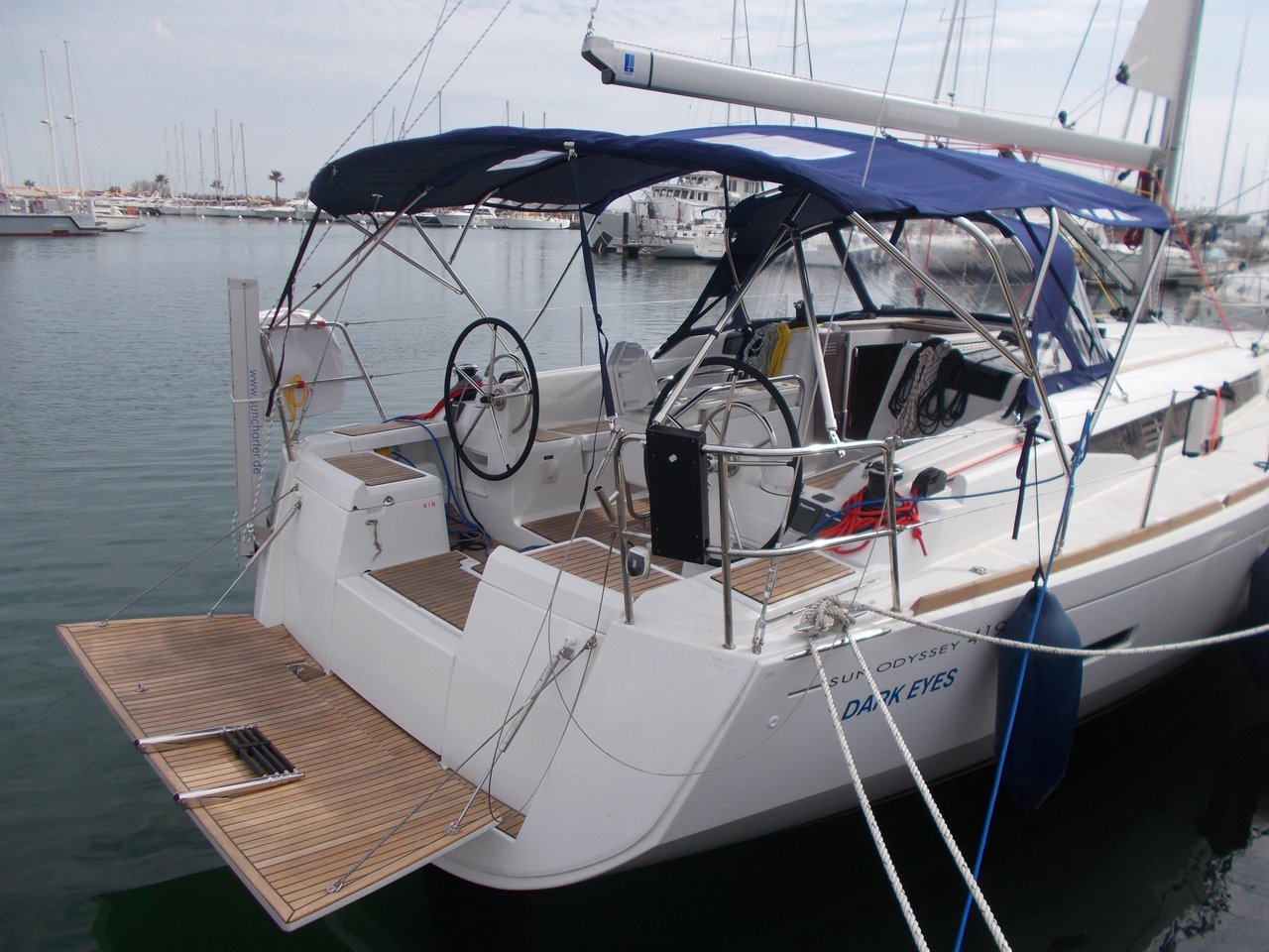 Photo #3 - Sun Odyssey 419 - 3 cab. (Dark Eyes) in Marina dell'Isola - 37536