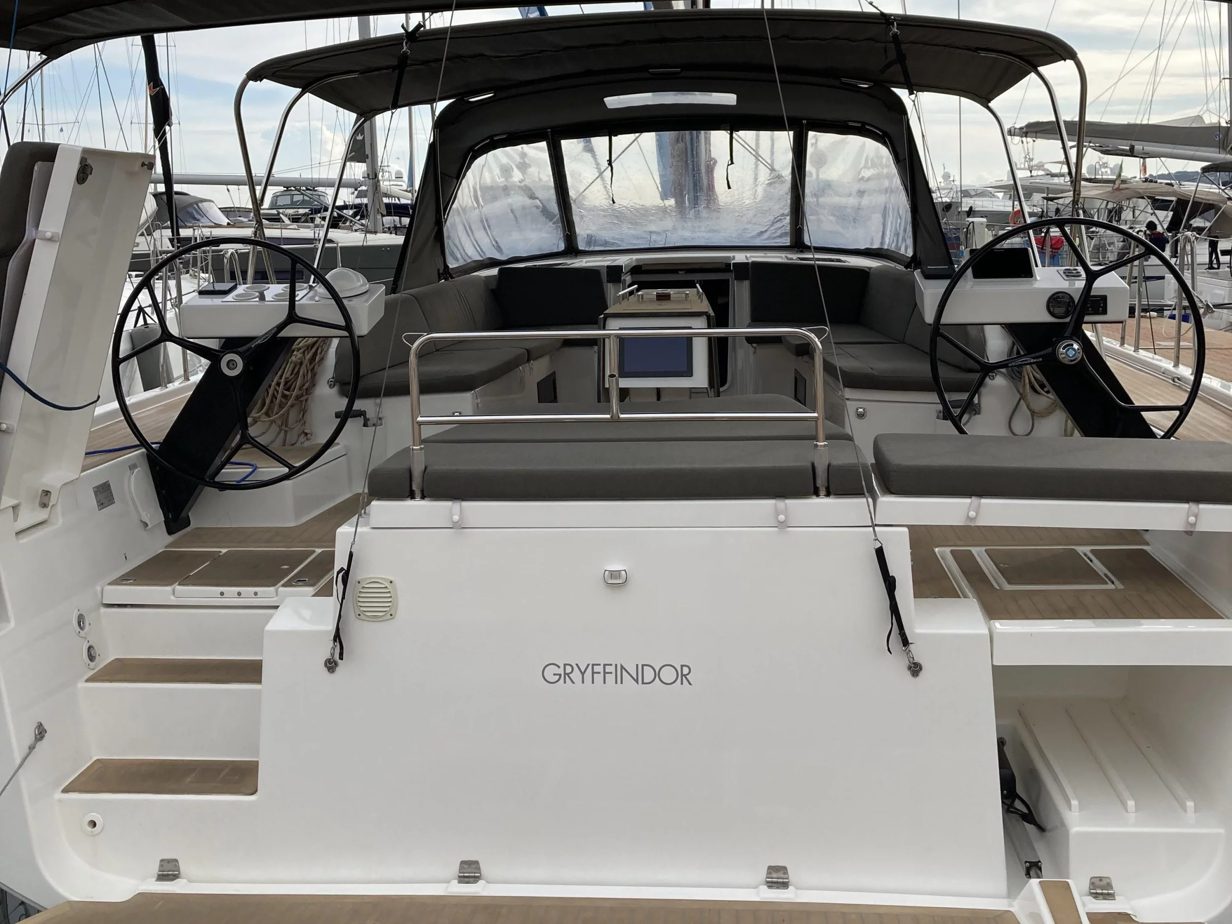 Dufour 530 (Gryffindor)  - 6