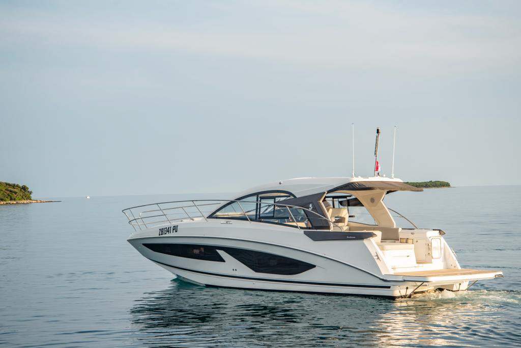 Photo #2 - Gran Turismo 36 (Gran Turismo 36) in Rovinj - 37576