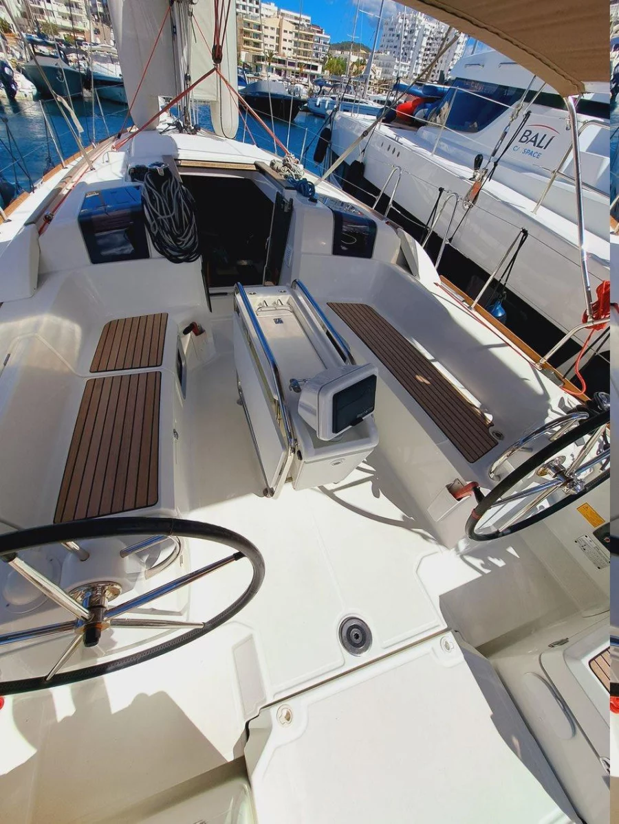 Sun Odyssey 389 (Emilina)  - 2