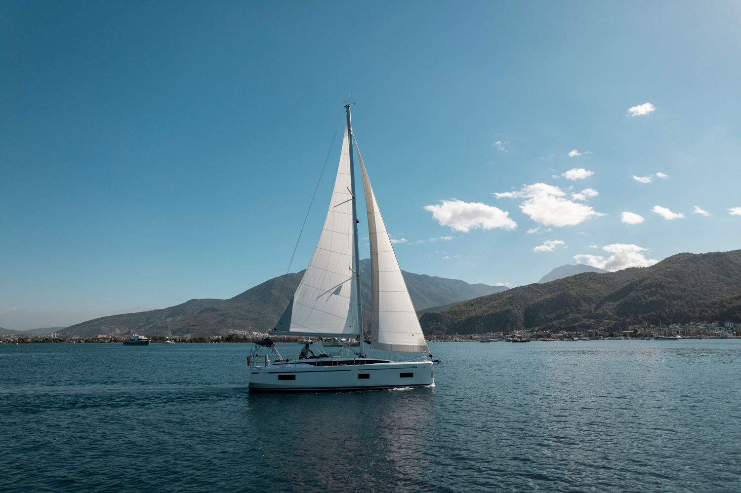 Bavaria C38 — photo 3