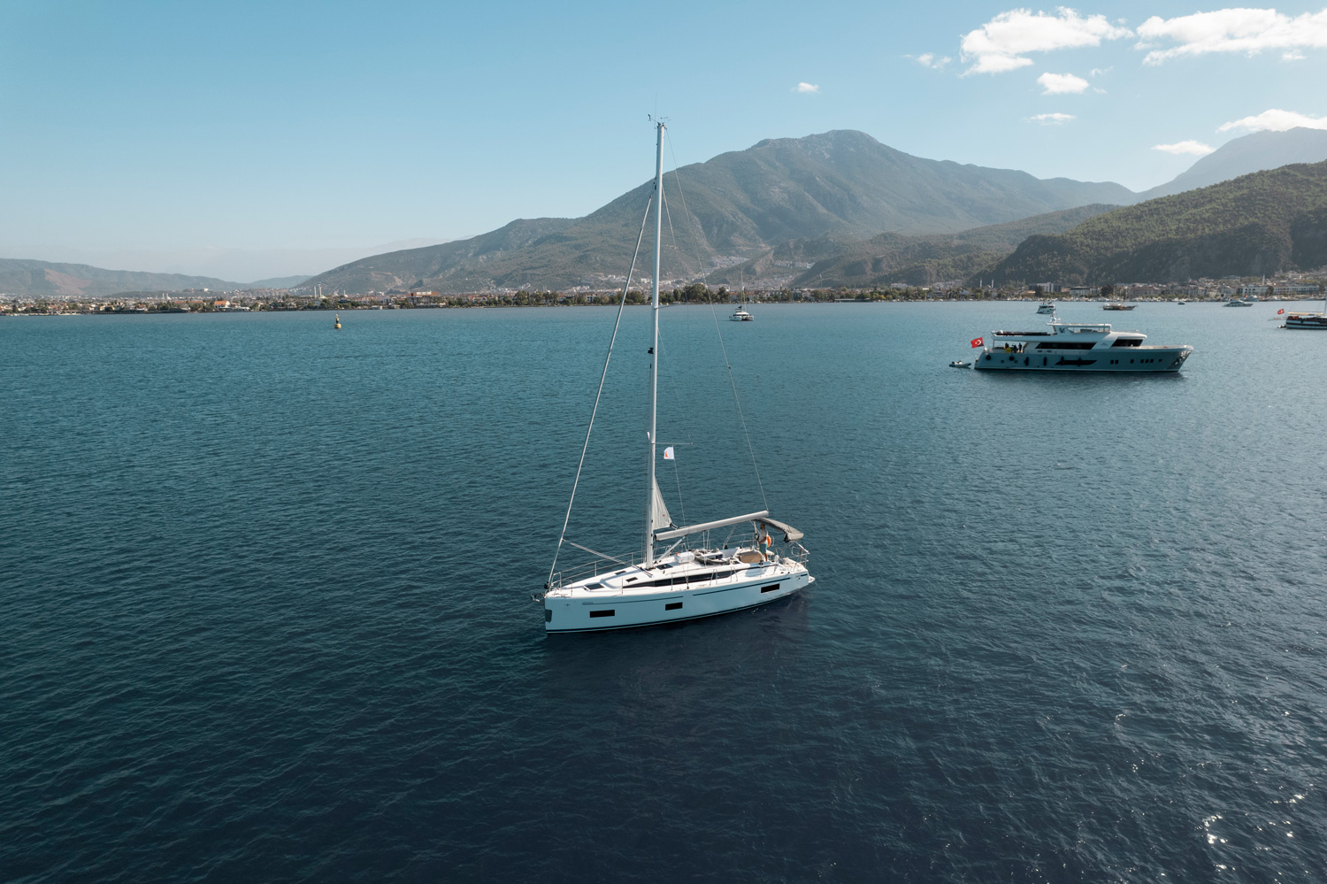 Bavaria C38 — photo 7