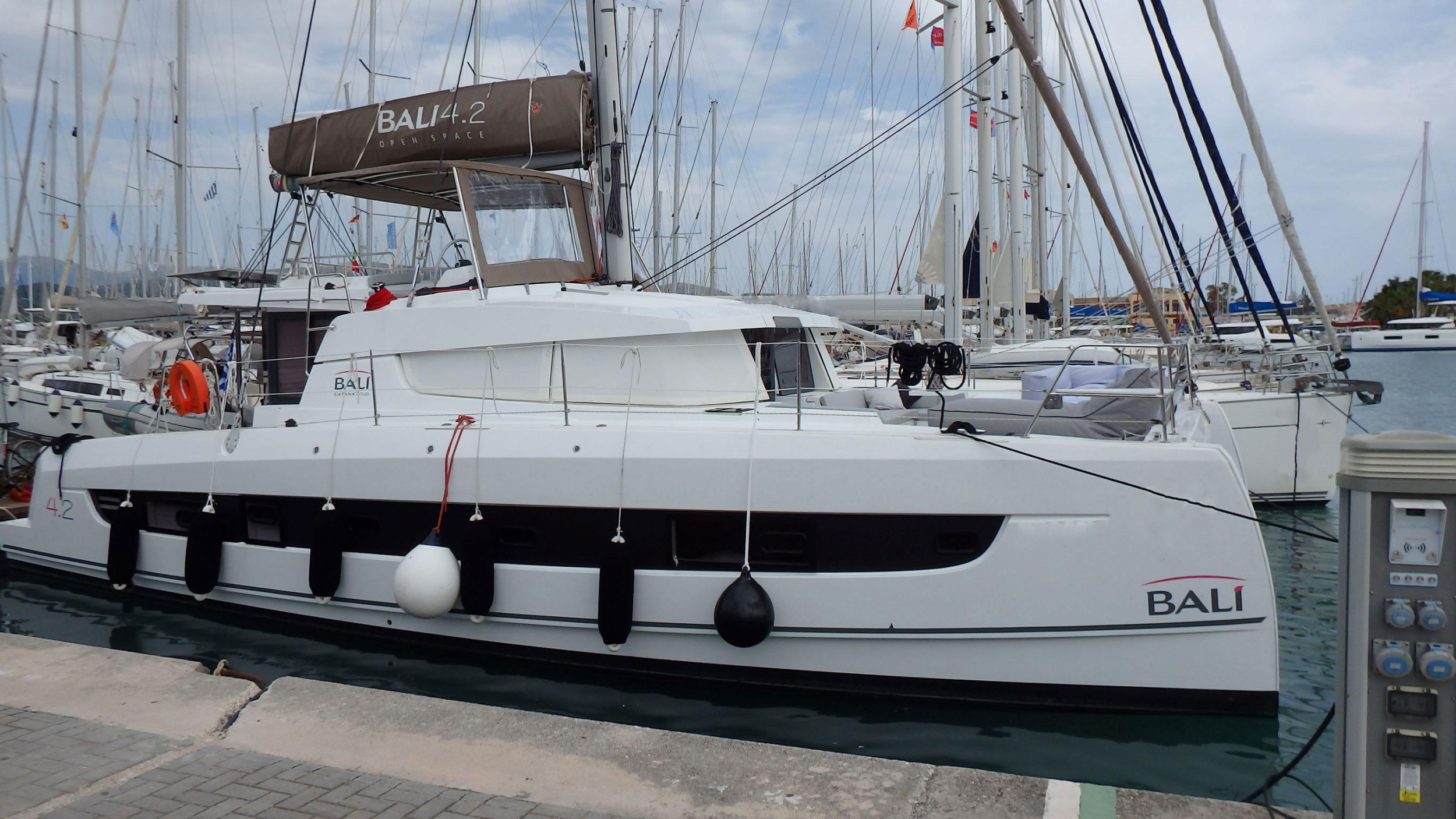 Photo #1 - Bali 4.2 - 4 + 2 cab. (Blue Navy) en Lefkada - 37672
