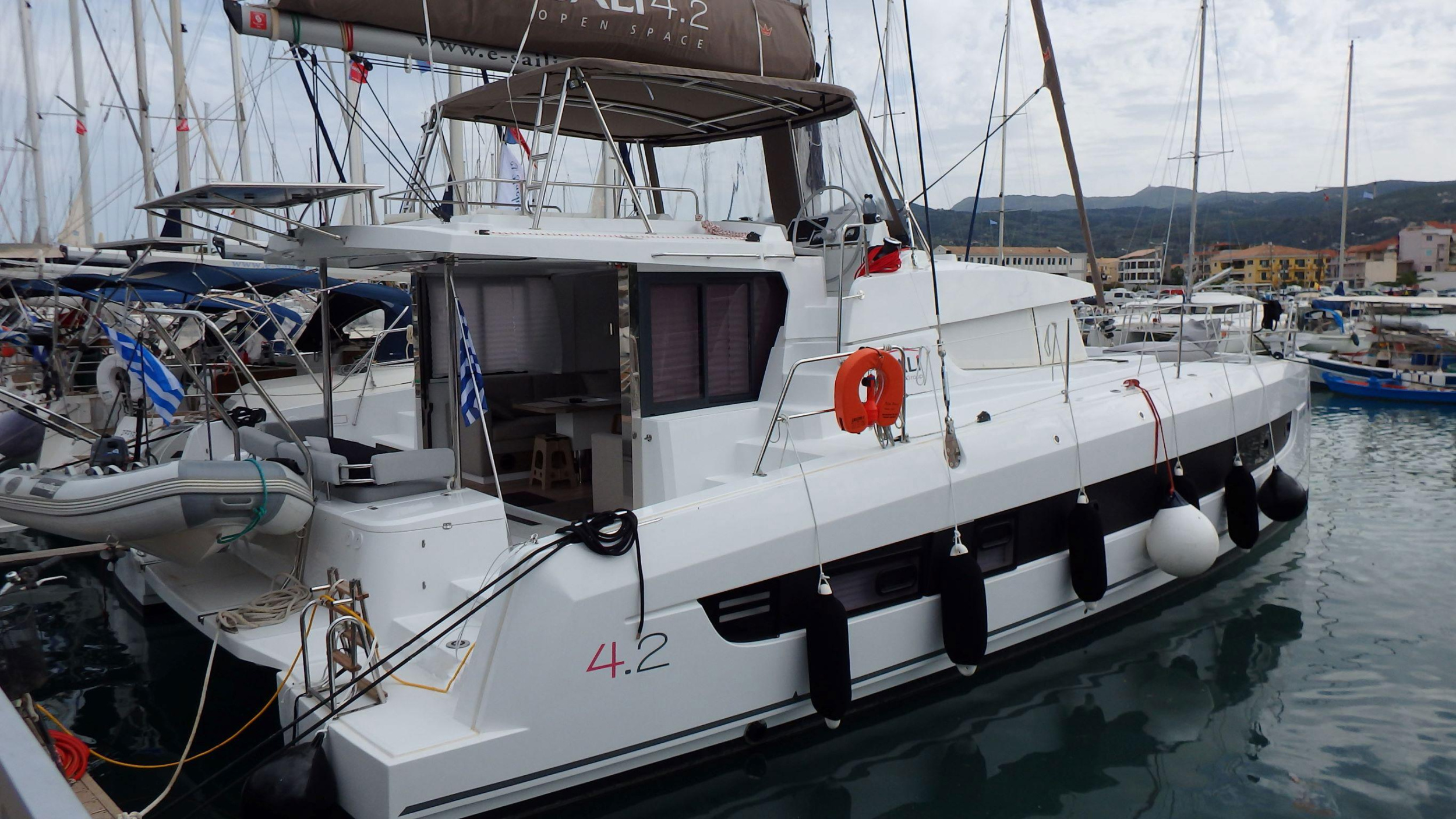Photo #3 - Bali 4.2 - 4 + 2 cab. (Blue Navy) en Lefkada - 37672