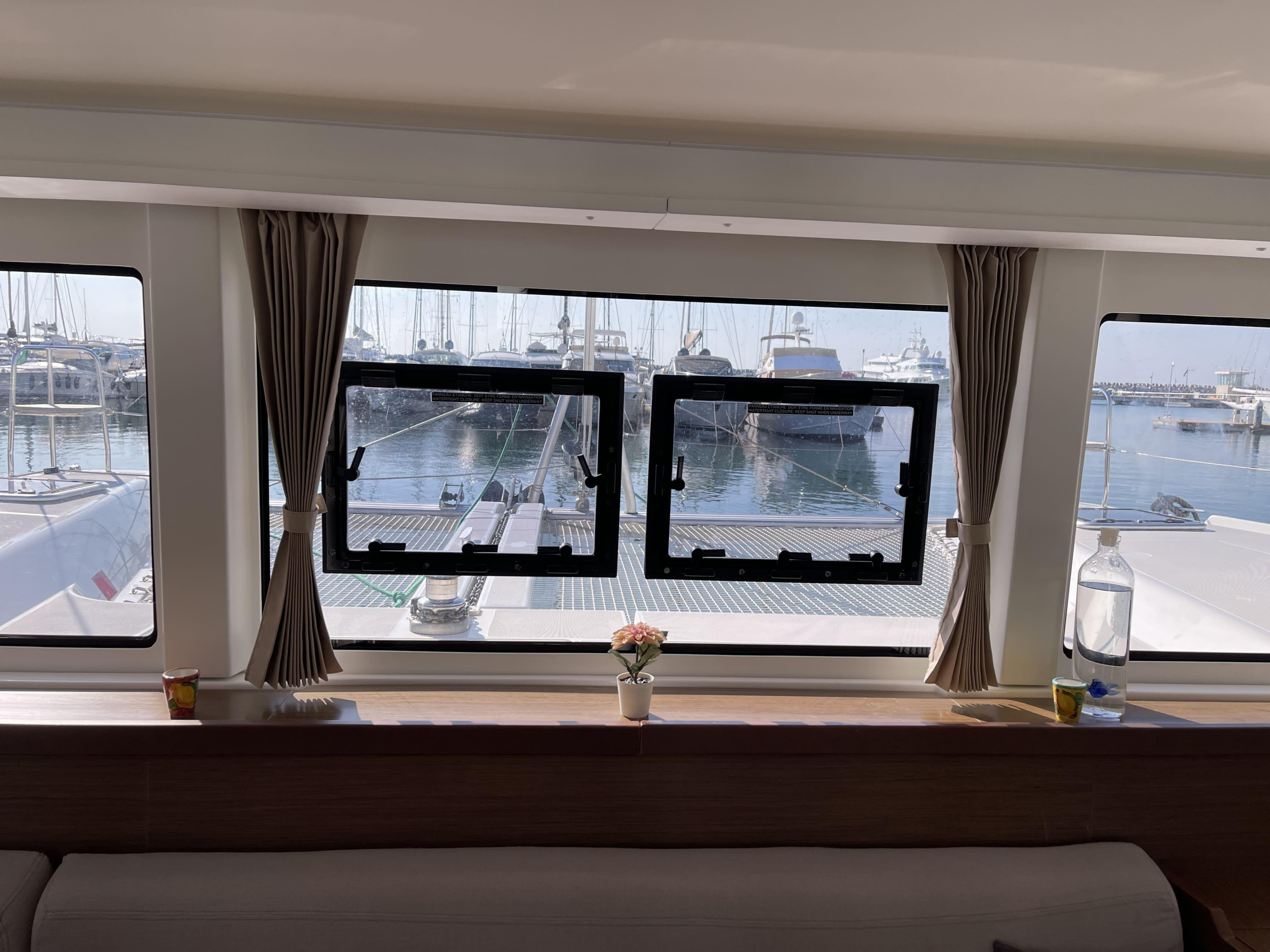 Photo #6 - Lagoon 42 - 4 + 1 cab. (Leucotea) in Salerno - 37687