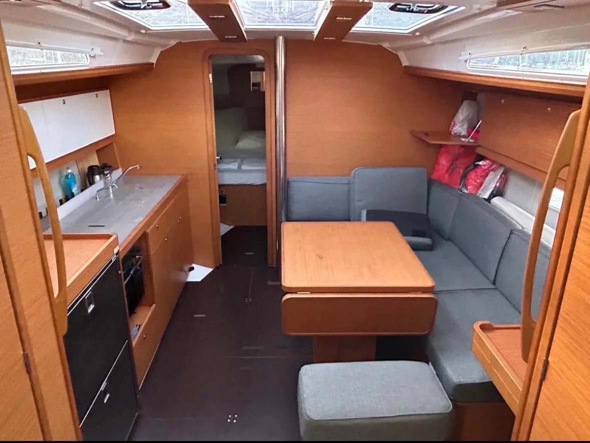 Dufour 390 GL (Sail Corvus)  - 11