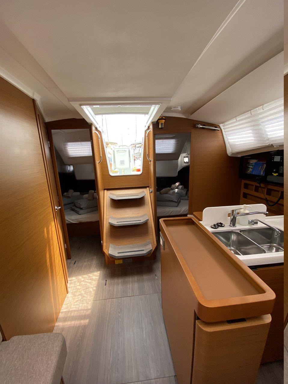 Photo #10 - Sun Odyssey 410 - 3 cab. (Night elli) in Trogir - 37719