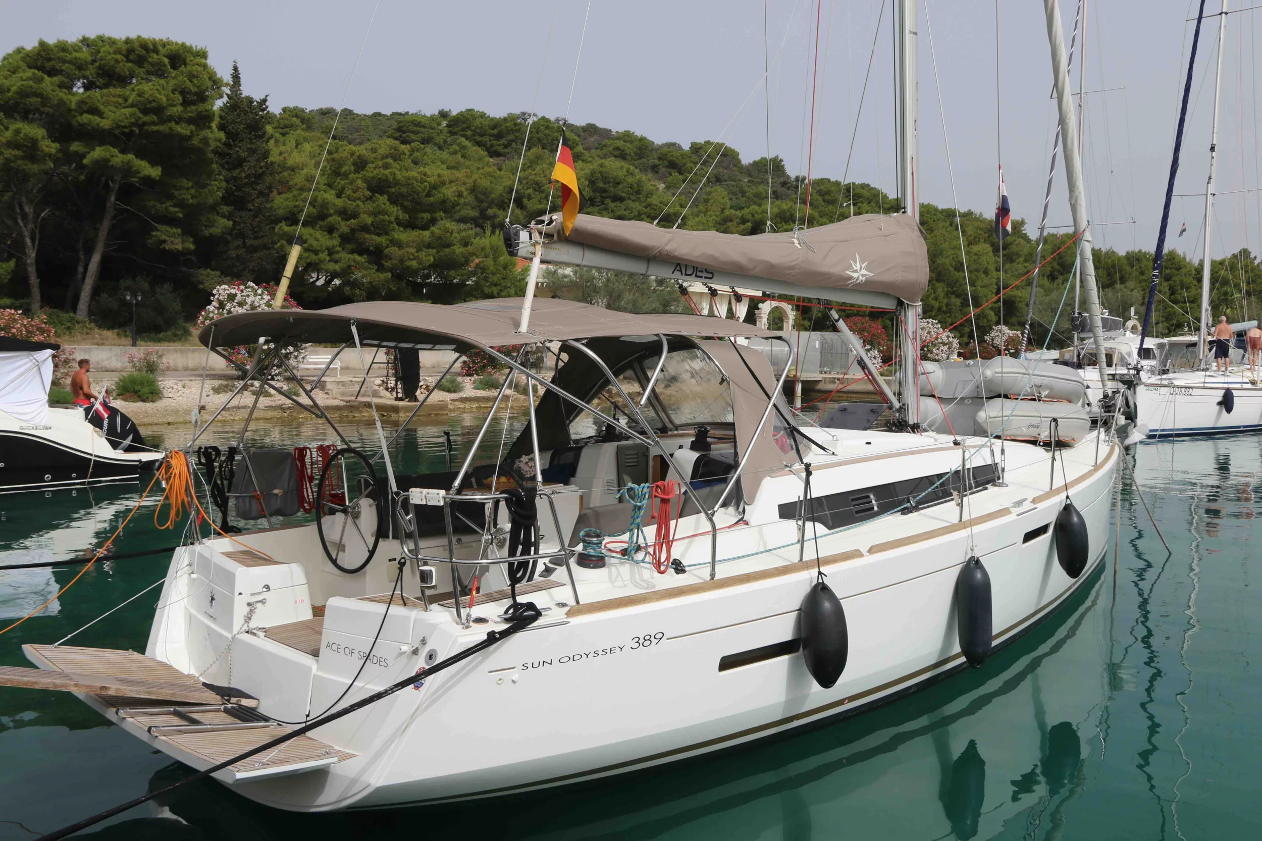 Sun Odyssey 389 (Ace Of Spades)  - 3