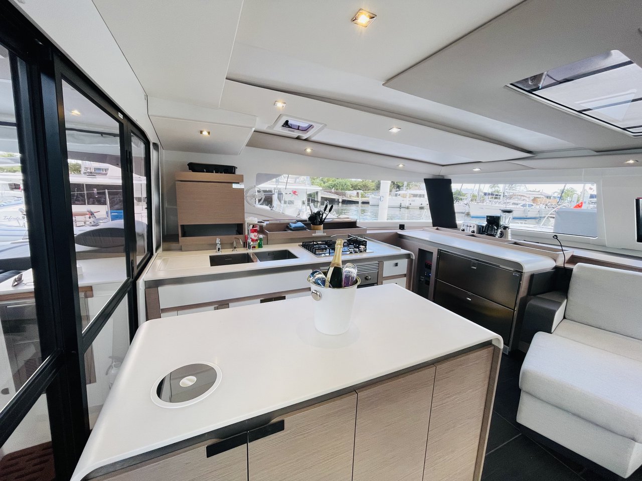 Photo #11 - Fountaine Pajot Aura 51 (Hoylah) in Nanny Cay - 37755