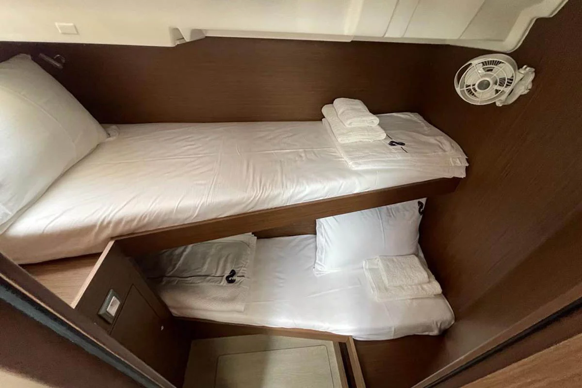 Oceanis 51.1 - 5 + 1 cab. (EAST)  - 12