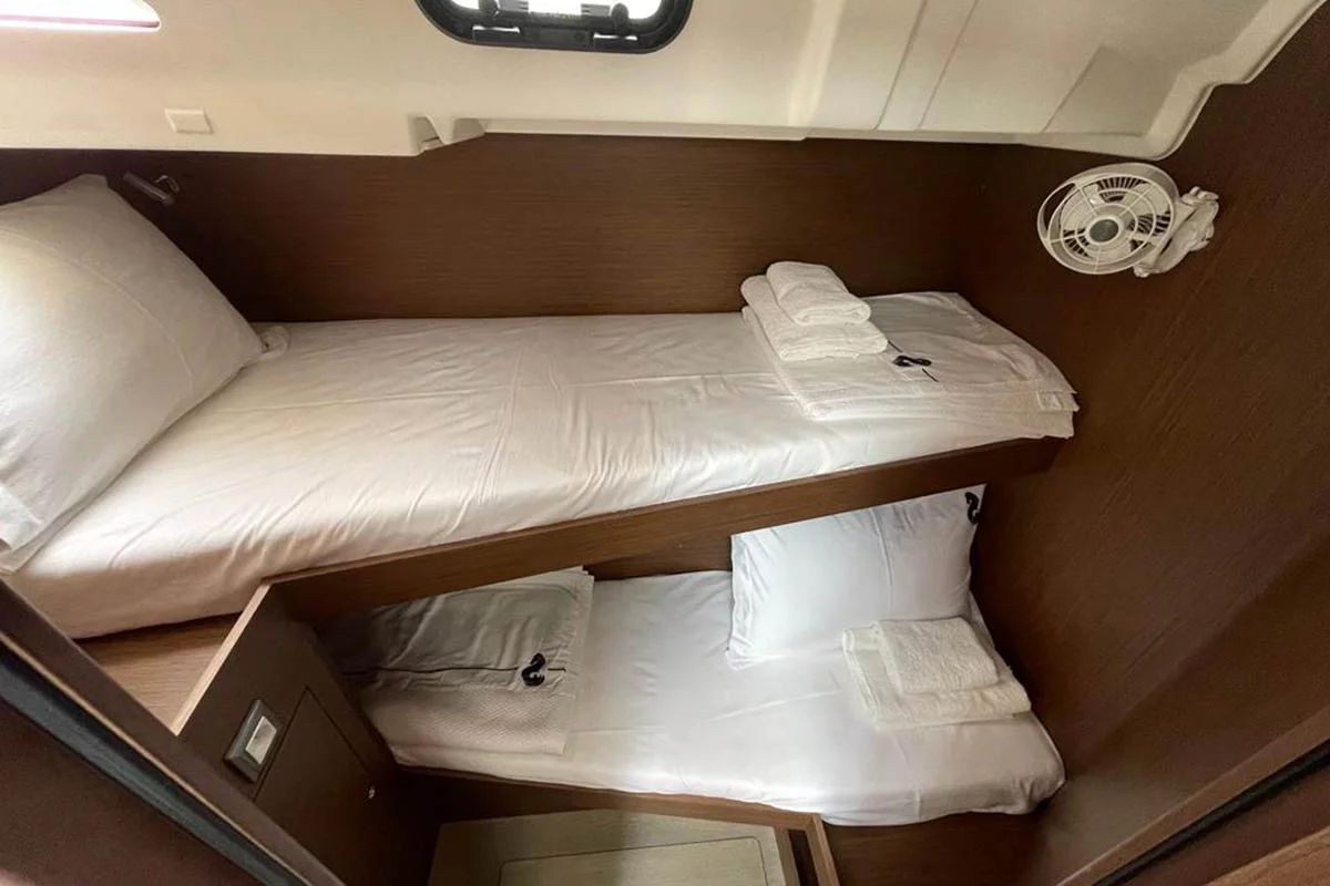 Oceanis 51.1 - 5 + 1 cab. (EAST)  - 13