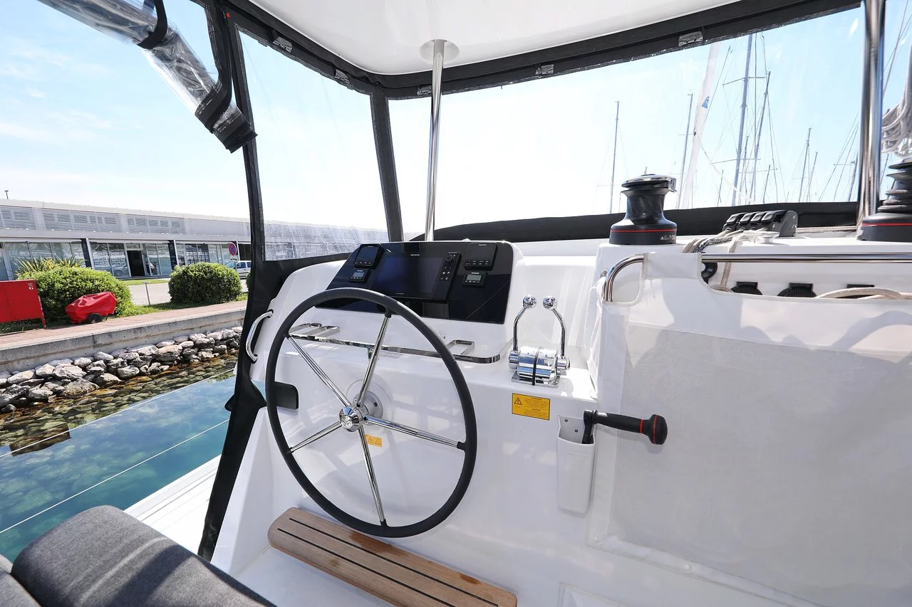 Lagoon 42 - 4 + 2 cab. (Luna)  - 12