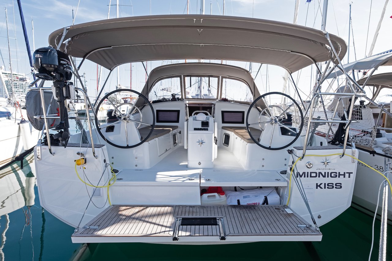 Photo #1 - Sun Odyssey 410 - 3 cab. (Midnight Kiss) en Split - 37857