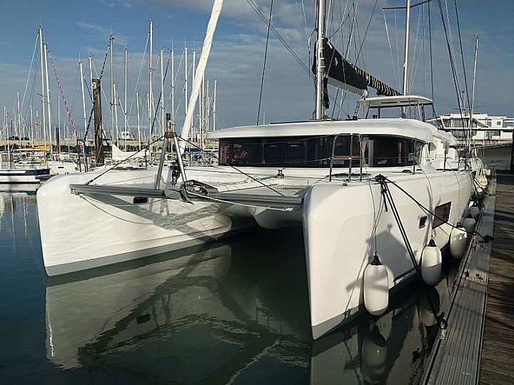 Photo #1 - Lagoon 42 - 4 + 2 cab. (Kit Cat) in Athen - 37883