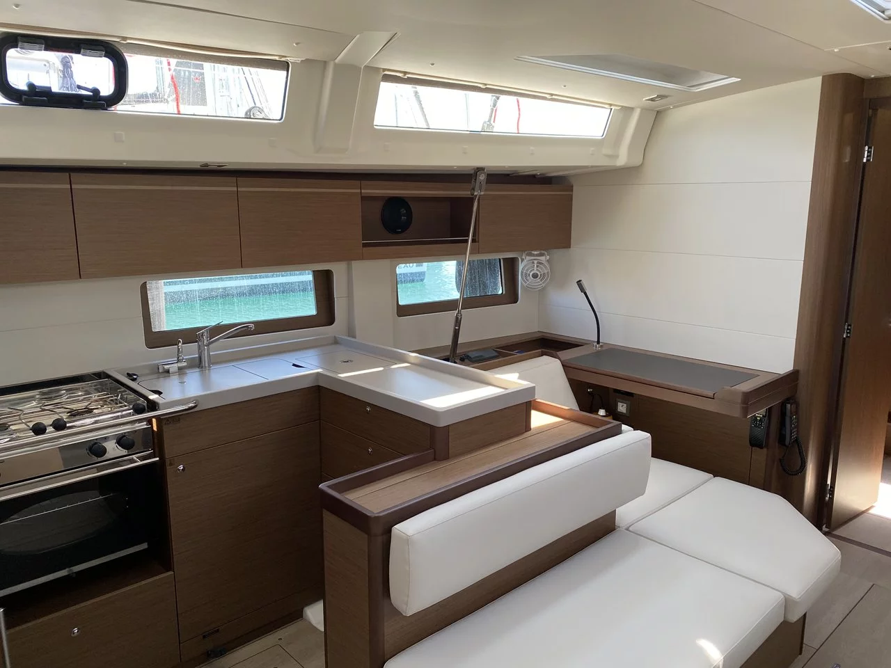 Oceanis 51.1 - 5 + 1 cab. (Captain George)  - 11