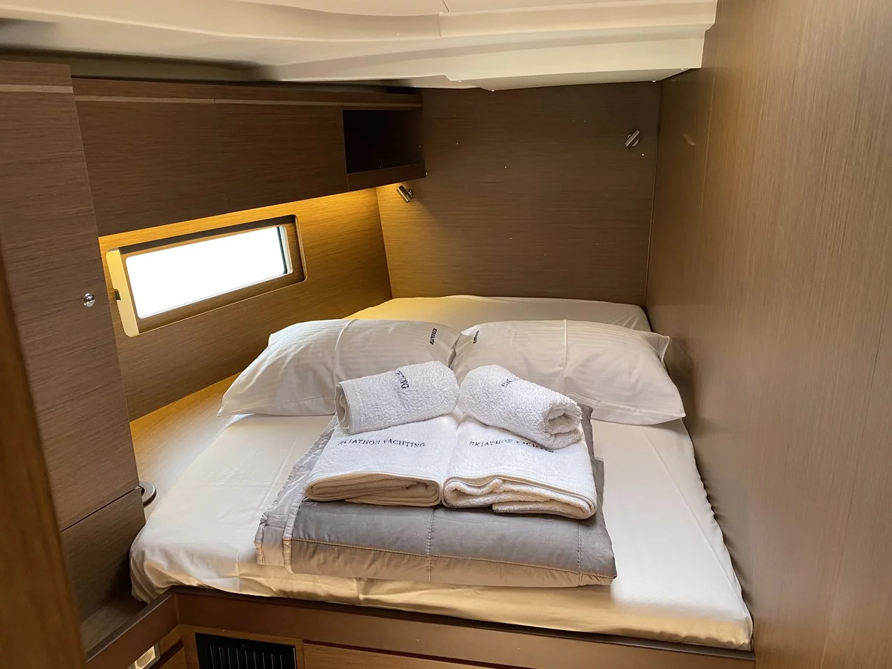 Oceanis 51.1 - 5 + 1 cab. (Captain George)  - 12