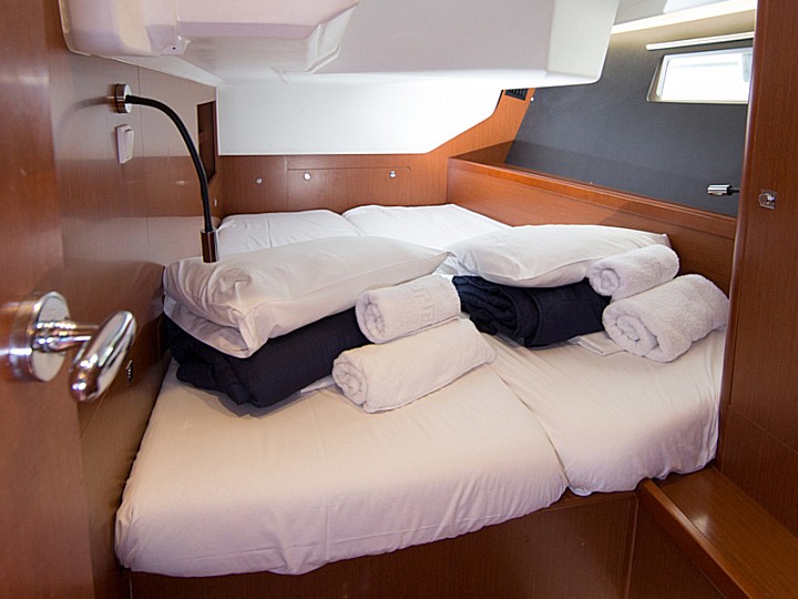 Photo #11 - Oceanis 48 - 5 cab. (Invictus) in Skiathos - 37888