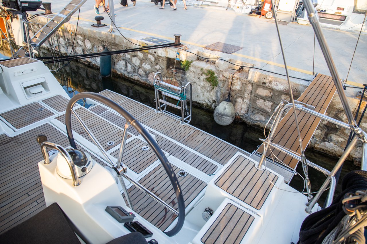 Photo #9 - Oceanis 48 - 5 cab. (Aeolis) en Athènes - 37889